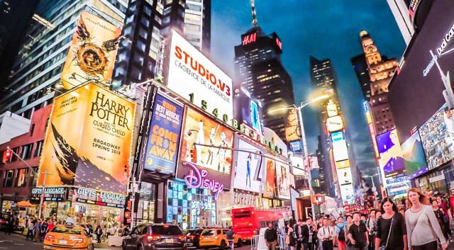 Panneau d'affichages à Time Square - StudioV3